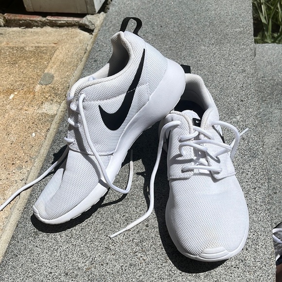 Nike Roches - Picture 5 of 5